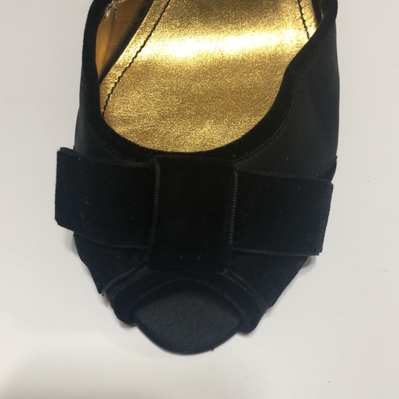 EUC Zara velvet/satin peep toe heels size 9 - Picture 3 of 7